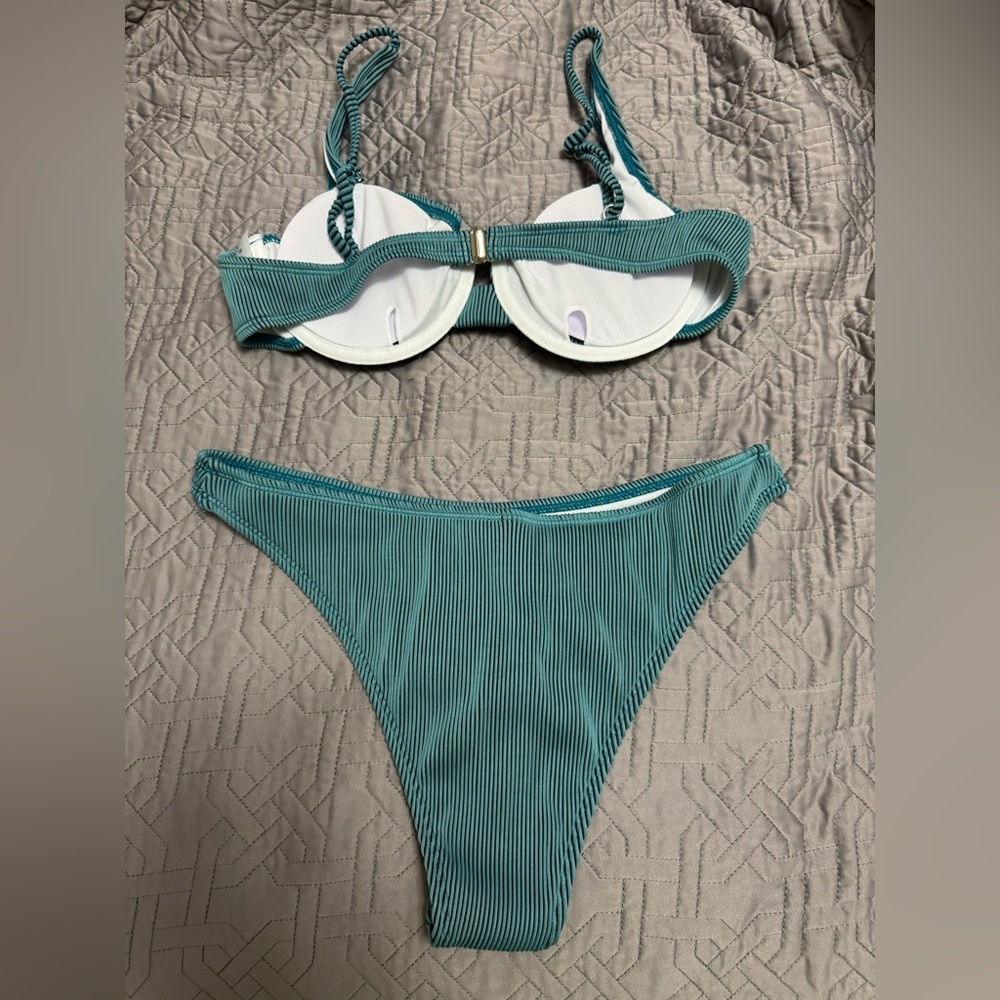 Bikini set - Picture 2 of 2